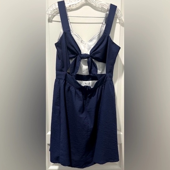 NWT Lauren James The Garrison Solid Seersucker Dress in Navy - Picture 6 of 7